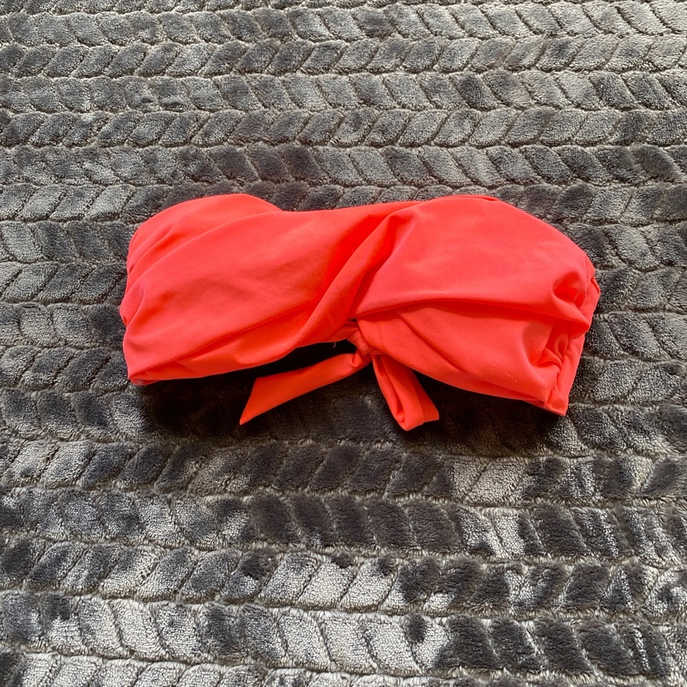 Strapless swimsuit top - comes with straps